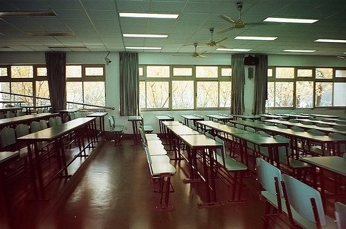 姐妹个性签名一个_WWW.WHOISQQ.COM