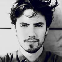 深沉的男生头像图片_WWW.WHOISQQ.COM