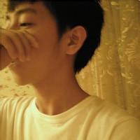 挡脸头像图片男生_WWW.WHOISQQ.COM