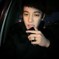 男生痛哭qq头像图片_WWW.WHOISQQ.COM