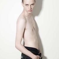 英国男生头像图片帅气_WWW.WHOISQQ.COM