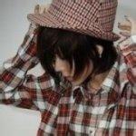 男生穿格子衣头像图片_WWW.WHOISQQ.COM