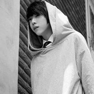 qq男生穿连衣帽头像图片_WWW.WHOISQQ.COM