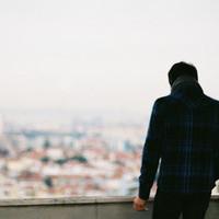 qq背后男生头像图片_WWW.WHOISQQ.COM
