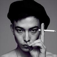 qq头像图片个性网男生叼烟_WWW.WHOISQQ.COM