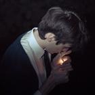 男生点烟qq头像图片_WWW.WHOISQQ.COM