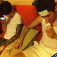 男生喝红酒qq头像图片_WWW.WHOISQQ.COM