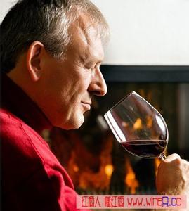 男生喝红酒qq头像图片_WWW.WHOISQQ.COM