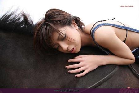男生喝红酒qq头像图片_WWW.WHOISQQ.COM