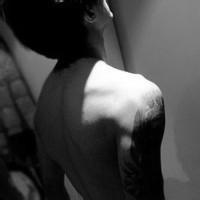 qq头像图片鞋子男生黑色_WWW.WHOISQQ.COM