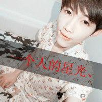 qq头像图片伤感男生点烟的_WWW.WHOISQQ.COM
