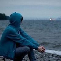 拿行李箱的男生头像图片_WWW.WHOISQQ.COM