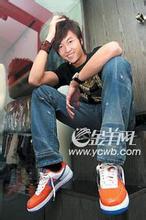 牛仔裤长腿男生头像图片_WWW.WHOISQQ.COM