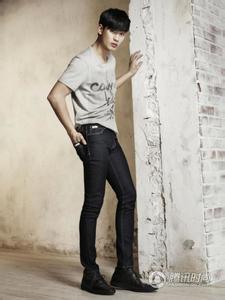 牛仔裤长腿男生头像图片_WWW.WHOISQQ.COM