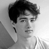 qq暗色头像图片男生_WWW.WHOISQQ.COM