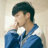 男生趴在桌上头像图片_WWW.WHOISQQ.COM