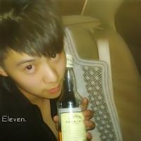 qq男生潇洒背影头像图片_WWW.WHOISQQ.COM