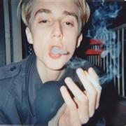 v行手势男生头像图片_WWW.WHOISQQ.COM