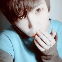 男生苦笑流泪头像图片_WWW.WHOISQQ.COM