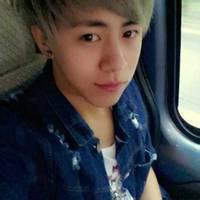 男生苦笑流泪头像图片_WWW.WHOISQQ.COM