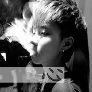 男生伤心带字qq头像图片_WWW.WHOISQQ.COM