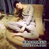 深邃眼睛男生头像图片_WWW.WHOISQQ.COM