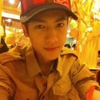 深邃眼睛男生头像图片_WWW.WHOISQQ.COM