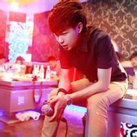 qq男生红色伤感头像图片_WWW.WHOISQQ.COM