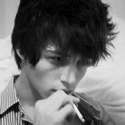 qq男生烟雾缭绕的头像图片_WWW.WHOISQQ.COM