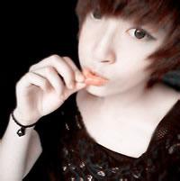 手捂着脸的 男生头像图片_WWW.WHOISQQ.COM