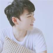 黑白半脸男生头像图片_WWW.WHOISQQ.COM