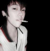 qq黑色头像图片不带字男生_WWW.WHOISQQ.COM
