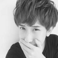 qq男生双手捂嘴头像图片_WWW.WHOISQQ.COM