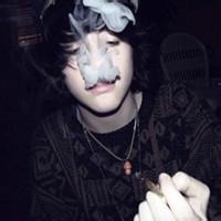 男生头像图片超拽烟雾缭绕_WWW.WHOISQQ.COM
