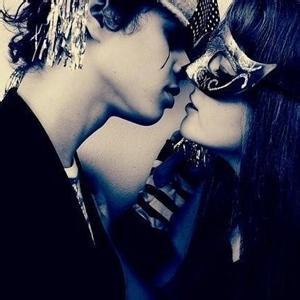 qq头像图片女生男生接吻_WWW.WHOISQQ.COM