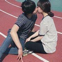 qq头像图片女生男生接吻_WWW.WHOISQQ.COM