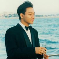 穿西装男生头像图片_WWW.WHOISQQ.COM