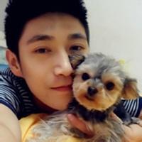 抱小狗的男生头像图片_WWW.WHOISQQ.COM