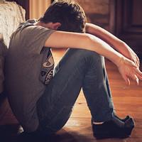 qq头像图片男生孤独哭的_WWW.WHOISQQ.COM