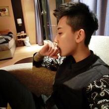 qq头像图片男生超拽心痛_WWW.WHOISQQ.COM