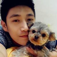 抱着小狗的qq男生头像图片_WWW.WHOISQQ.COM