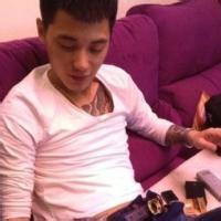 qq头像图片男生带纹身的_WWW.WHOISQQ.COM