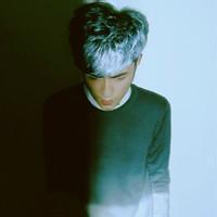 qq炫彩男生头像图片_WWW.WHOISQQ.COM