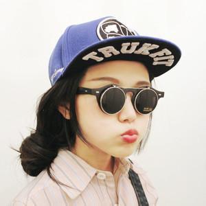 穿嘻哈装的男生头像图片_WWW.WHOISQQ.COM