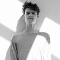 崩溃的男生头像图片_WWW.WHOISQQ.COM