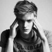 崩溃的男生头像图片_WWW.WHOISQQ.COM