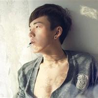 可怜的男生头像图片_WWW.WHOISQQ.COM