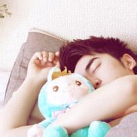 qq头像图片男生戴墨镜可爱_WWW.WHOISQQ.COM