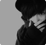 黑白颓废男生头像图片_WWW.WHOISQQ.COM