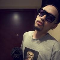 qq车里男生头像图片_WWW.WHOISQQ.COM